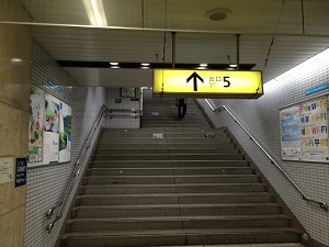 乃木坂駅5番出口