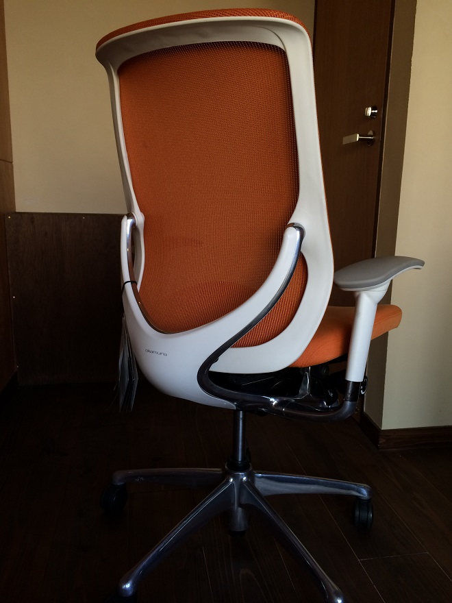 ベースポイントオフィスは新宿・西新宿のレンタルオフィス格安の10万円程で個室レンタルオフィス_23_岡村製作所ゼファー椅子チェア