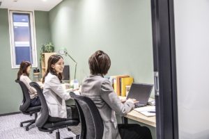 midpoint横濱関内_3名用個室_人入り