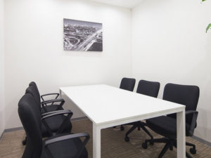 京都コワーキングスペース_オープンオフィス京都烏丸_会議室