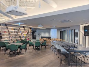 ビジネスエアポート新宿三丁目の6階ラウンジ_全体