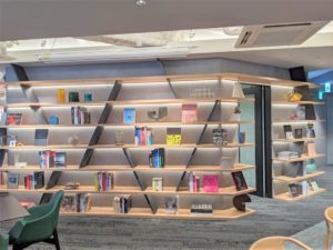ライブラリー_シェアオフィスの書籍コーナー