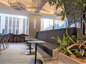 ビジネスエアポート新宿三丁目でソロワークに最適なデスク