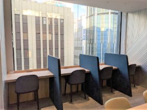 ビジネスエアポート新宿三丁目でソロワークに最適なデスク