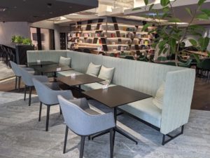 ビジネスエアポート新宿三丁目で打ち合わせに最適なデスク