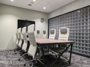 ビジネスエアポート新宿三丁目の会議室8名用