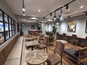 the hub四条烏丸_ラウンジ_会話・電話OK