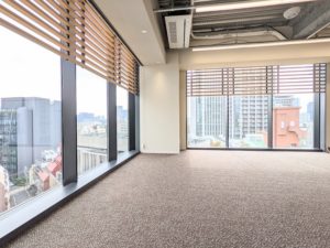 H¹O平河町_1001_14名シェアオフィス_二面採光の明るい貸室