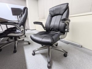 billage神田_8名用会議室_チェア