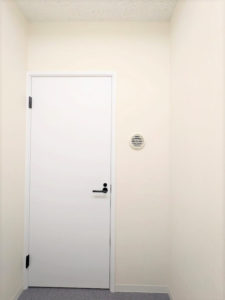 billage神田_レンタルオフィス_1名_個室のドア