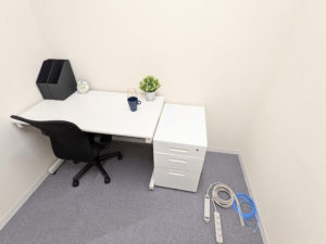 billage神田_レンタルオフィス_2名_デスクまわり