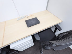 プラスアワーズ八重洲_4名個室_デスク