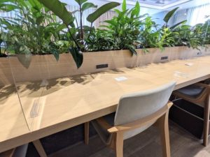 プラスアワーズ八重洲_ビッグテーブル