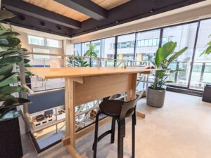 midpoint渋谷神泉_コワーキングスペース_ハイテーブル