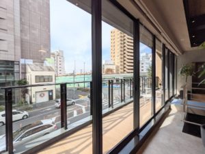 midpoint渋谷神泉_コワーキングスペース併設のバルコニー