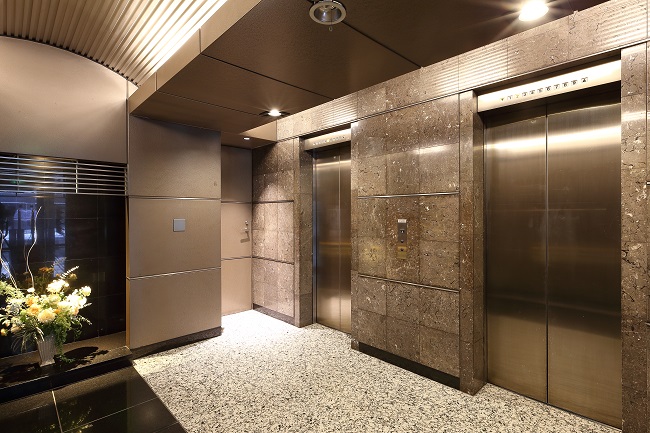 METSオフィス新宿御苑のエレベーターホール
