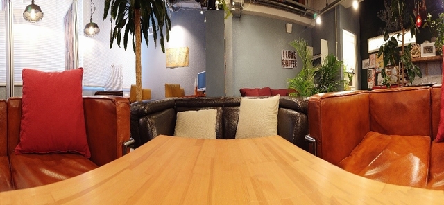 コワーキングスペース＆カフェ ロバストテーブル席