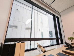 エキスパートオフィス大阪梅田　4名用レンタルオフィス（完全個室・窓あり）