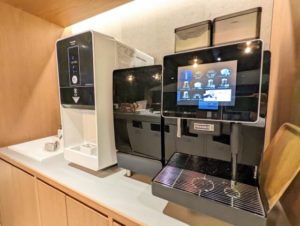 H¹O青山　共用ラウンジ　アメニティ（ドリンク）