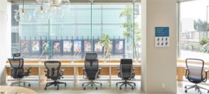 HAKADORU新宿三丁目店　デスク