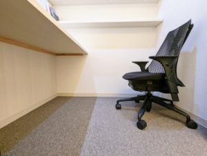 チェア（後方位置）