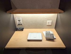 TM office 3 happy 前橋 コワーキングスペース デスク周り