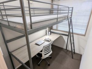 1～2名用レンタルオフィス　ベッド・窓あり