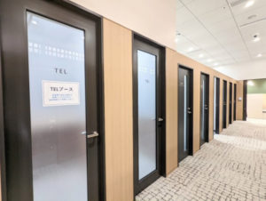 欄間オープンのTELブース