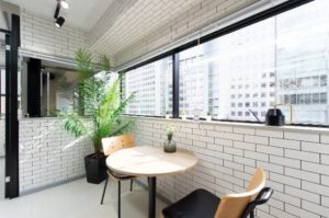 レゾナンス新宿店　テーブル席