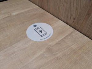 シェアオフィスの置くだけ充電