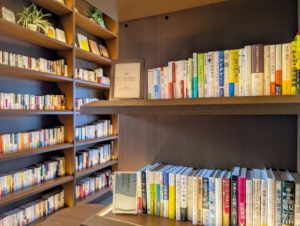 Vlag yokohama クリエイティブラウンジ　書籍コーナー