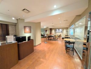 BLOCKS MEGURO　ブロックス目黒　4階ラウンジ　コワーキングスペース　受付