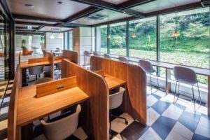 ビジネスエアポート九段下　ラウンジ（ソロワークエリア）