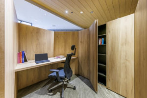 ビジネスエアポート新宿三丁目　DESK（レンタルオフィス　半個室の固定席）