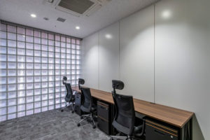 ビジネスエアポート新宿三丁目 レンタルオフィス3名用個室
