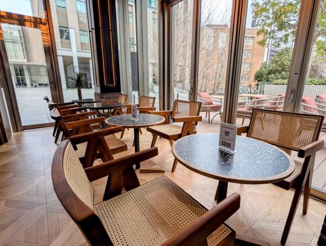 エキスパートオフィス霞が関 ラウンジ テーブル席