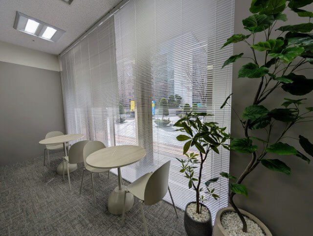 エキスパートオフィス霞が関 27名 セットアップ区画 テーブル席