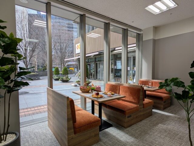 エキスパートオフィス霞が関 33名 セットアップ区画 ソファ席