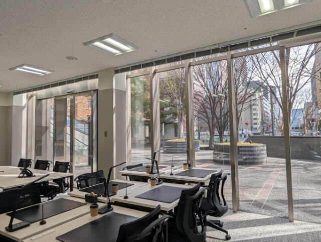 エキスパートオフィス霞が関 22名 セットアップ区画 窓