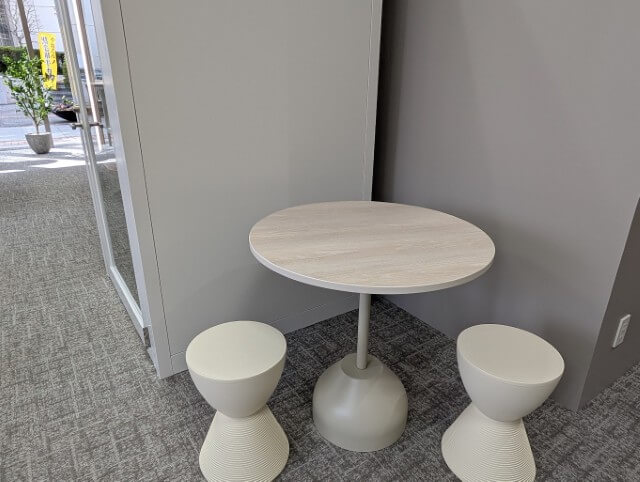 エキスパートオフィス霞が関 22名 セットアップ区画 テーブル席