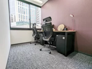 エキスパートオフィス横浜　レンタルオフィス　2名用　窓付き