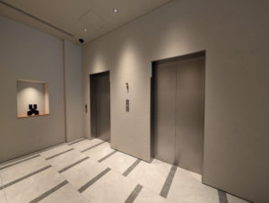 H¹O博多駅前　1F エレベーターホール