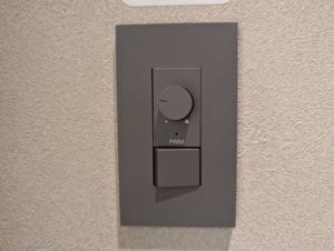 ワークスタイリング汐留シティセンター　1人用個室シェアオフィス　調光式ライト