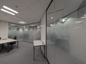 SPACES品川　レンタルオフィス　ガラス壁