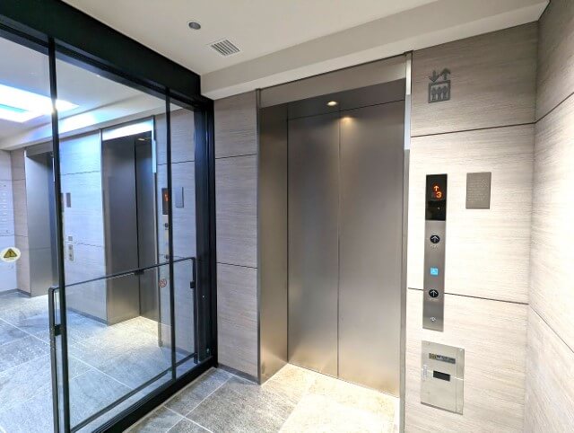 THE HUB 高田馬場　エレベーターホール