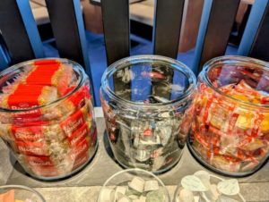 ワークスタイリング霞が関ビルディング　カフェコーナー　お菓子