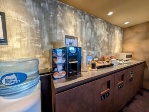 ワークスタイリング霞が関ビルディング　flexレンタルオフィス　専用カフェコーナー