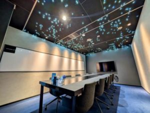 ワークスタイリング霞が関ビルディング　会議室　NIGHT
