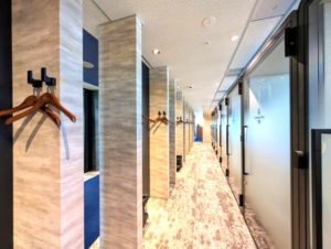 ワークスタイリング霞が関ビルディング 1人用個室シェアオフィス　パーソナルフィールド置き型ブース　ハンガー