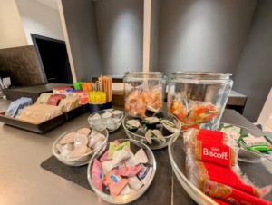 ワークスタイリング大手町　カフェコーナー　お菓子